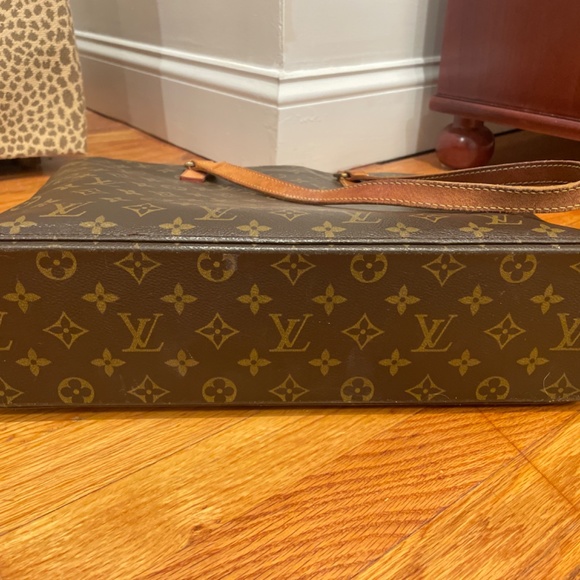 Louis Vuitton Luco Bag - Picture 13 of 13